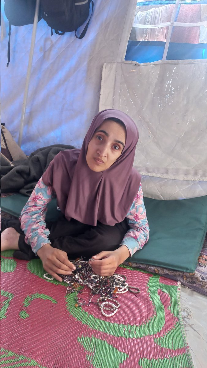 Despite Maali’s suffering from partial paralysis and bedsores, she tries to distract herself and create moments of joy out of her pain. She spends her time making beaded crafts and handmade items.
Don't forget maali needs diapers costs 100$ for 3 days😭🙏
chuffed.org/project/130168…