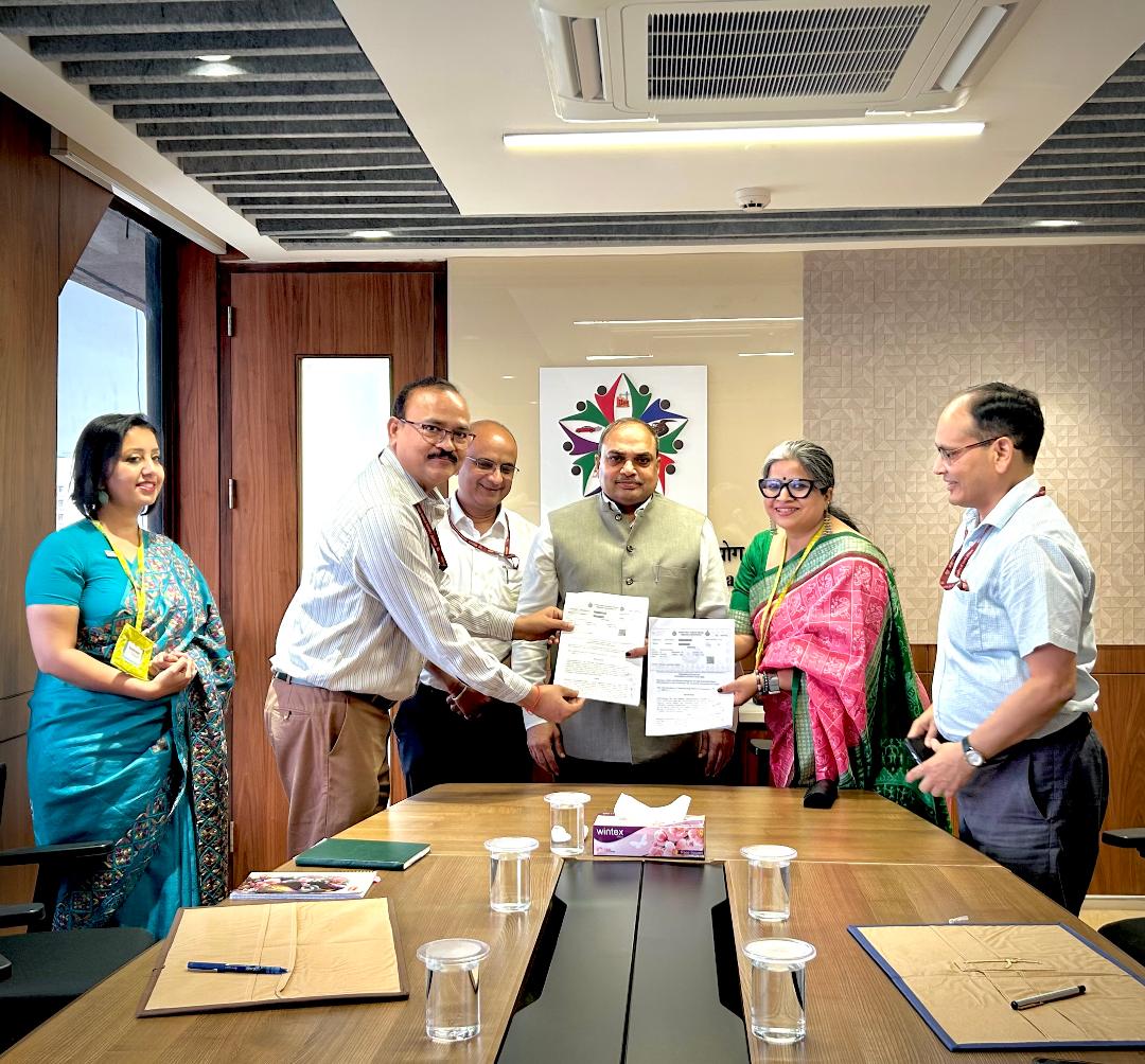 CAQM_Official's tweet image. On the eve of World Environment Day 2025, in line with the ongoing endeavours to address the dust pollution from roads, CAQM has joined hands with @Raahgiri_Fdn  for setting up a Resources Lab at the Commission.
#GoGreenBreatheClean

Contd. (1/2)