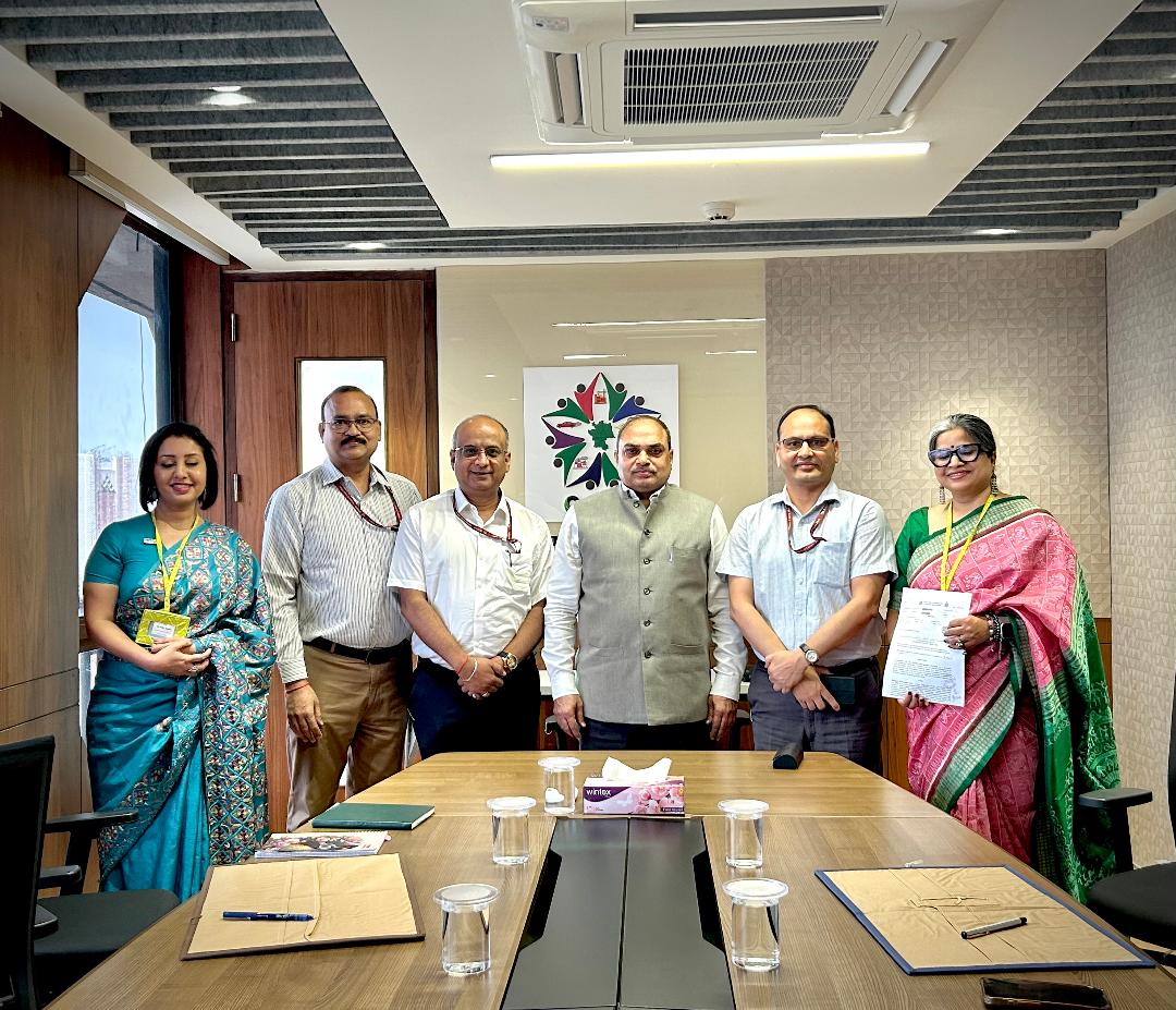 CAQM_Official's tweet image. On the eve of World Environment Day 2025, in line with the ongoing endeavours to address the dust pollution from roads, CAQM has joined hands with @Raahgiri_Fdn  for setting up a Resources Lab at the Commission.
#GoGreenBreatheClean

Contd. (1/2)