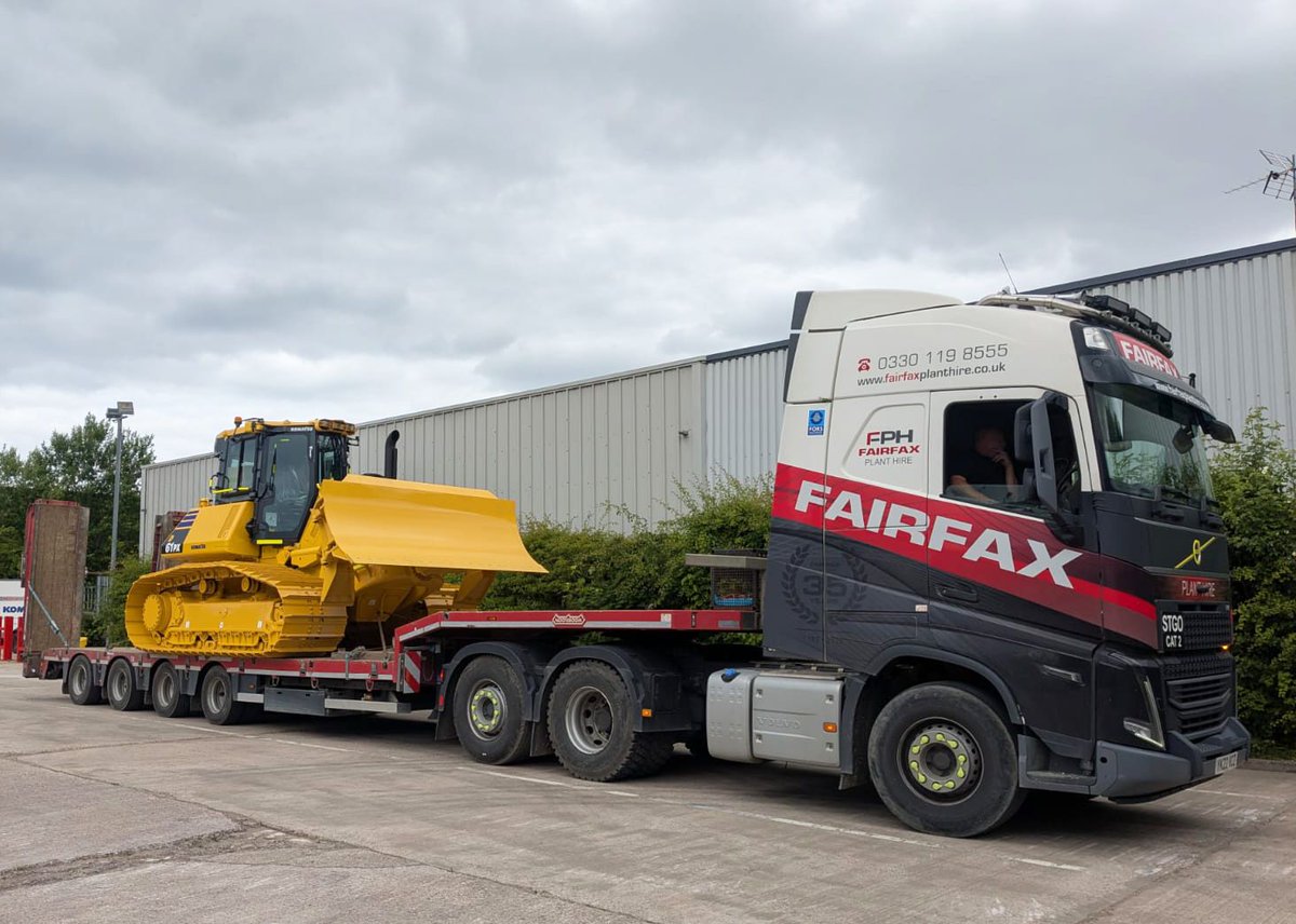 D61PX-24 Dozer loaded for Fairfax Plant Hire. Thank you for the continued business and trust in the Komatsu brand - much appreciated.

These 18 ton Dozers are an all-round performer and a standout choice for any grading or earthmoving application. More: buff.ly/iTDfx5w