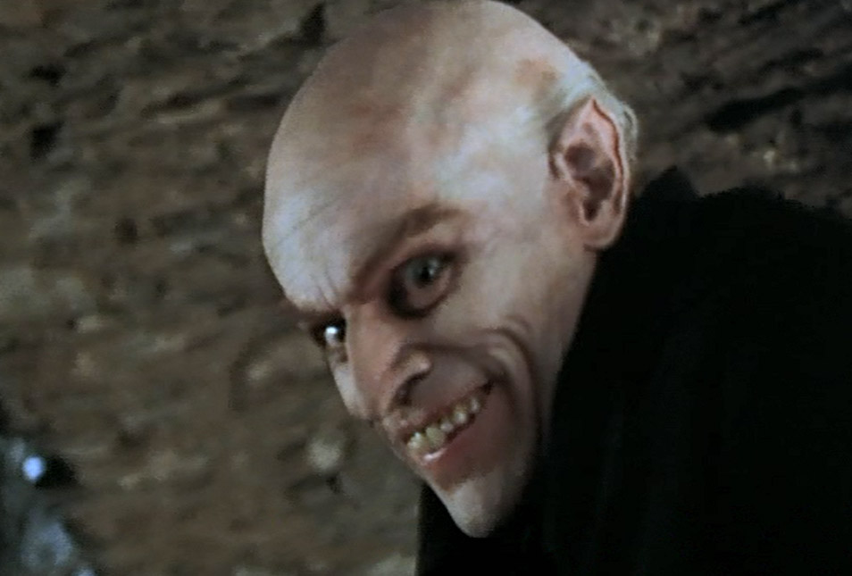 ballooonmh's tweet photo. SHADOW OF A PREJUDICE
Sinister stereotypes in E. Elias Merhige‘s SHADOW OF A VAMPIRE, (2000).
“What is insurmountable is the preposterous characterisation of Murnau (John Malkovich) which does no service to the film, even in its own terms.”
https://t.co/6yp44MrYTp https://t.co/m7qlbWYGgC