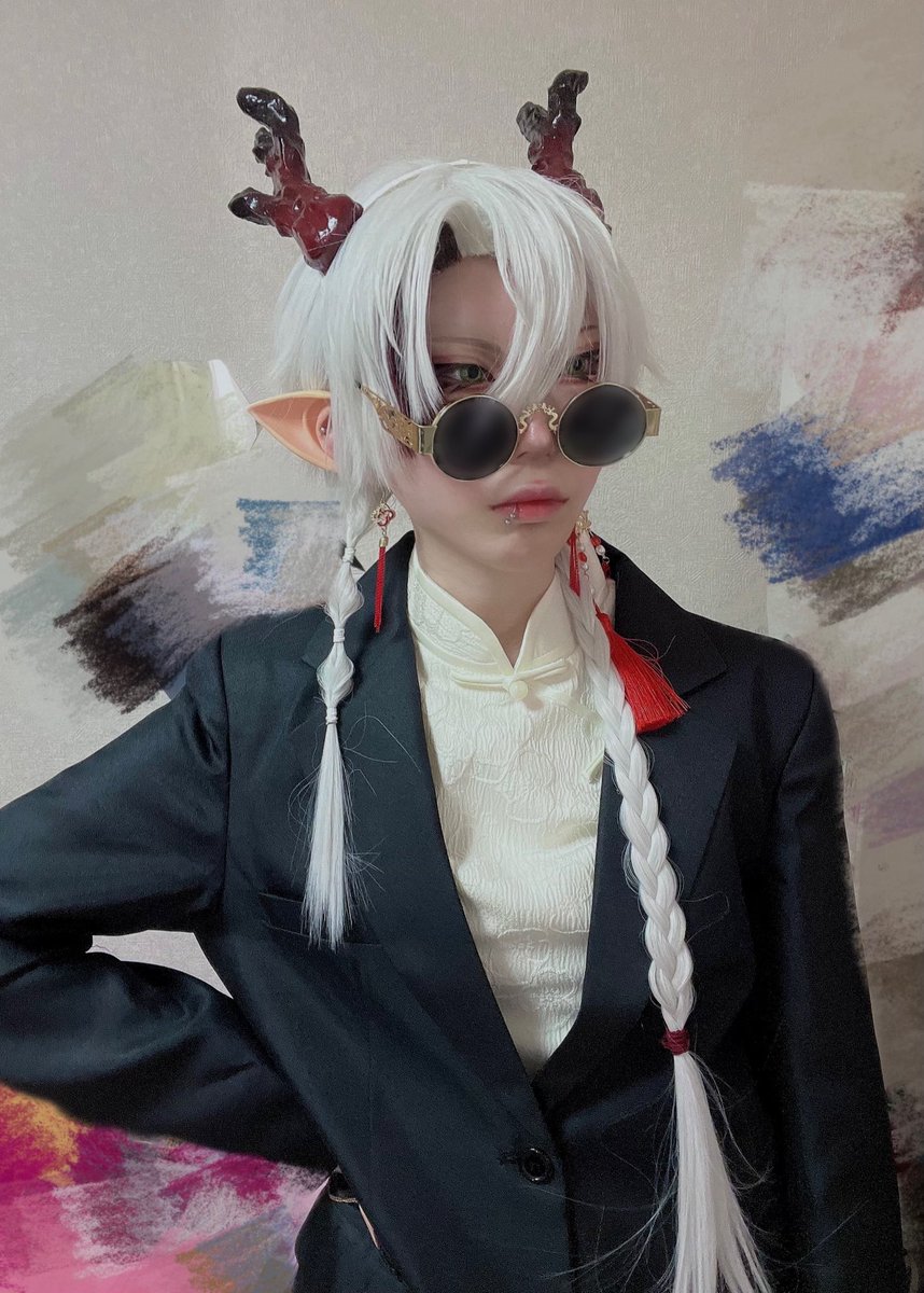 ⚠︎ここ様のスペースにて作られた架空のホストクラブです。

メンコンから引き抜きスカウトされ黒服として働く夜花、気乗りした依頼しか受けない何でも屋です。
🐉「報酬は？んー、まぁいいよ♪」

#クラブソサエティ