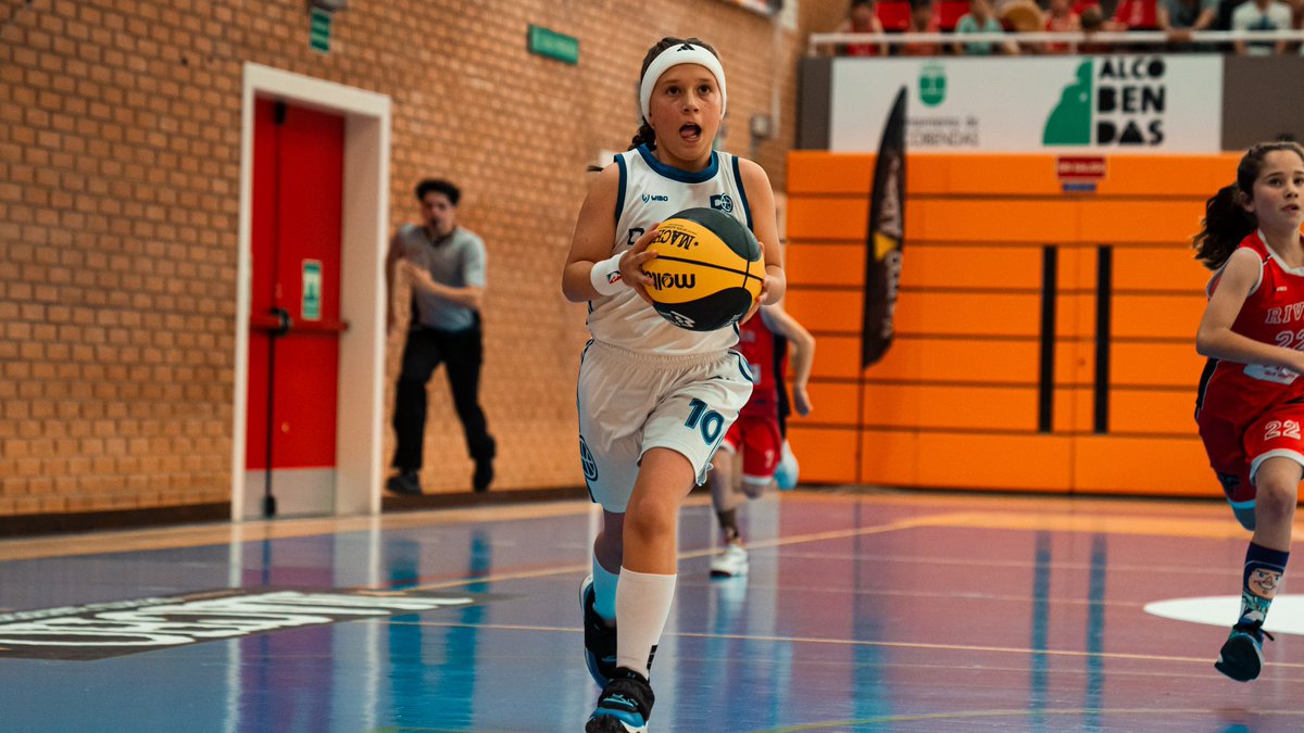 DistritOlimpico's tweet photo. 💙~𝐁𝐅𝟏𝟔 𝐒𝐀́𝐍𝐂𝐇𝐄𝐙~💙

🏀Nuestras benjamines culminan una temporada ¡ESPECTACULAR! con un subcampeonato en El Día Del Mini ¡ENHORABUENA! 

#FamiliaDO #BF16Sanchez #FindeDO https://t.co/2yDw4ppmjU