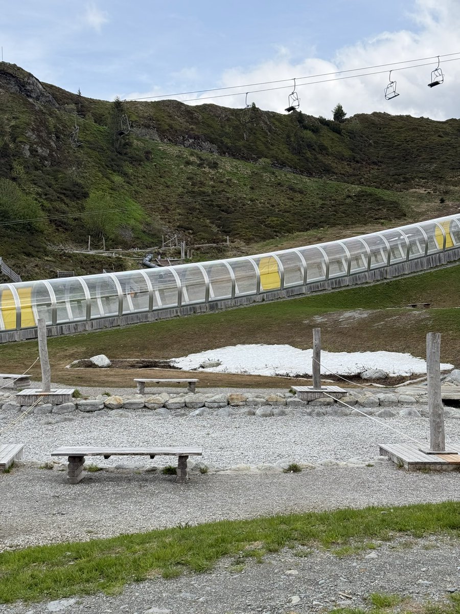 Die Trockenheit in Tirol zeigt mittlerweile die wirklich schrecklichen Zustände. Sogar die Bergseen sind bereits ausgetrocknet. Eine Bergseesteuer würde garantiert helfen.