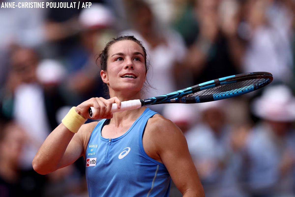 📊 Elles se sont qualifiées en 1/2 finale du PREMIER tournoi du Grand Chelem qu'elles ont disputé (ère Open) :
🇺🇸 Evert (US Open 1971)
🇸🇪 Ekblom (Open d'Australie 1976)
🇷🇸 Seles (Roland Garros 1989)
🇺🇸 Jennifer Capriati (Roland Garros 1990)
🇫🇷 Lois Boisson (Roland Garros 2025🆕)