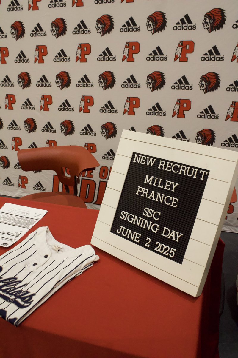 Officially official ✍🏼
Bulldogs sign Miley Prance🐾
#sscsoftball #bulldogpride