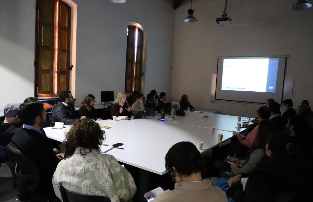 Investigación UChile (@vid_uchile) on Twitter photo Direcciones de #investigación abordan desafíos y prioridades en la generación de conocimientos👥
📌 La jornada se realizó en <a href="/MundoFAU_uchile/">FAU U. de Chile</a> y abordó las capacidades y prioridades que tienen las unidades académicas, luego de una visita a ellas.
🔗uchile.cl/u228765 Direcciones de #investigación abordan desafíos y prioridades en la generación de conocimientos👥
📌 La jornada se realizó en <a href="/MundoFAU_uchile/">FAU U. de Chile</a> y abordó las capacidades y prioridades que tienen las unidades académicas, luego de una visita a ellas.
🔗uchile.cl/u228765