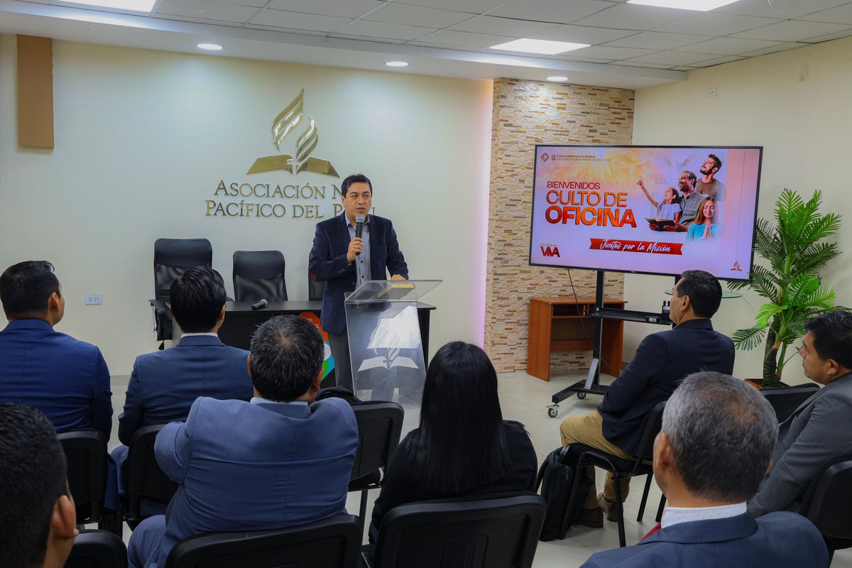 Asociación Nor Pacífico del Perú (@adventistasanop) on Twitter photo 🗣️ “No podemos vivir con la fe de ayer. Si nos estancamos en el pasado, ¿cómo enfrentaremos los desafíos de mañana? Necesitamos una fe fresca cada día. Busquemos a Dios constantemente.”
— Pr. Jairo Nuñera hace ese llamado al personal de oficina de <a href="/AdventistasANoP/">Asociación Nor Pacífico del Perú</a>. #RID 🗣️ “No podemos vivir con la fe de ayer. Si nos estancamos en el pasado, ¿cómo enfrentaremos los desafíos de mañana? Necesitamos una fe fresca cada día. Busquemos a Dios constantemente.”
— Pr. Jairo Nuñera hace ese llamado al personal de oficina de <a href="/AdventistasANoP/">Asociación Nor Pacífico del Perú</a>. #RID