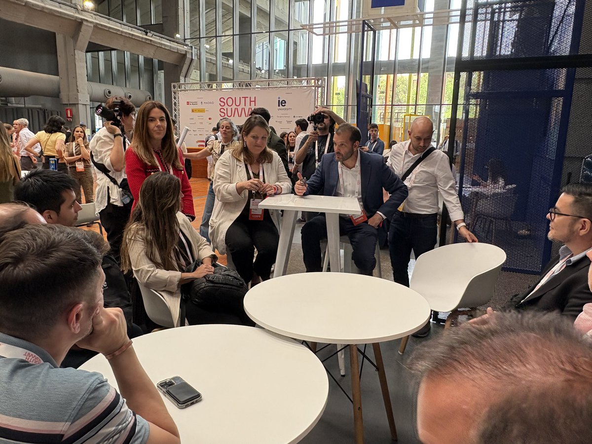 Wayra (@wayra) on Twitter photo ¡Seguimos a tope en esta primera jornada de #SouthSummit25! Desde nuestro stand <a href="/SaboridoAndres/">Andres Saborido</a> y <a href="/bloodymary/">Paloma Castellano</a> reciben a los representantes de la Embajada Argentina 🙌🏼 #WayraSouthSummit25 #SouthSummit25 ¡Seguimos a tope en esta primera jornada de #SouthSummit25! Desde nuestro stand <a href="/SaboridoAndres/">Andres Saborido</a> y <a href="/bloodymary/">Paloma Castellano</a> reciben a los representantes de la Embajada Argentina 🙌🏼 #WayraSouthSummit25 #SouthSummit25
