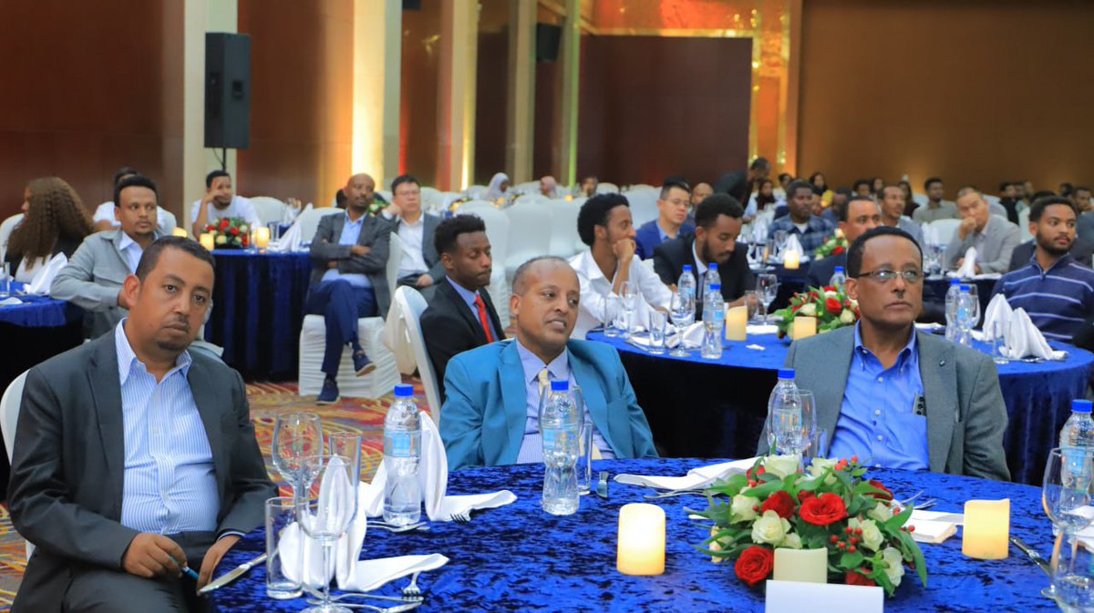 ለ20ኛው የዓለም የሥራ ድርጅት አህጉራዊ ጉባኤ መሳካት አስተዋጽኦ ላበረከቱ አካላት የእውቅና ስነ-ስርዓት ተካሄድ

በተጨማሪ 
t.me/ethioroads/3503