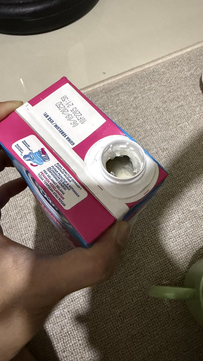 _anwarhashim's tweet photo. Hello @DutchLadyMY ..i bought a dutch lady product starwberry flavor which i think a defect product..color is white.

Can u help me on this matter..the product is not yet expired..bought in maslee layangkasa pasir gudang on 4/6/25. Your prompt action is highl appreciated https://t.co/NRm9jT0LCA