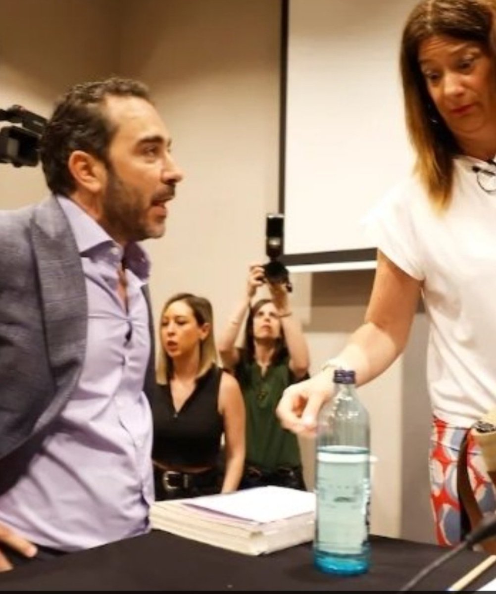 Cuando eres el último en entregar el examen y la profe dice que ya no te lo coge, que se pira.