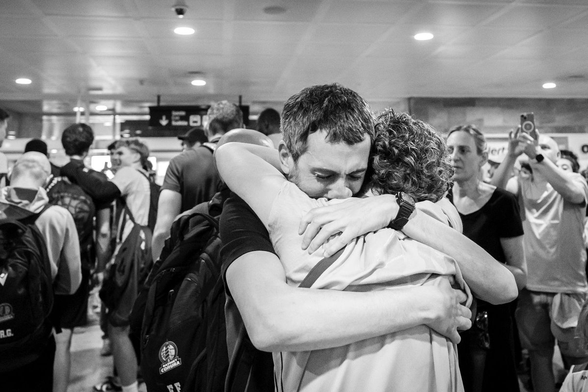 Cómo me voy a olvidar...
3 años inolvidables, cargados de emociones. Nos guiaste hacia la excelencia. Bola blanca!
GRACIAS EPI 🏆