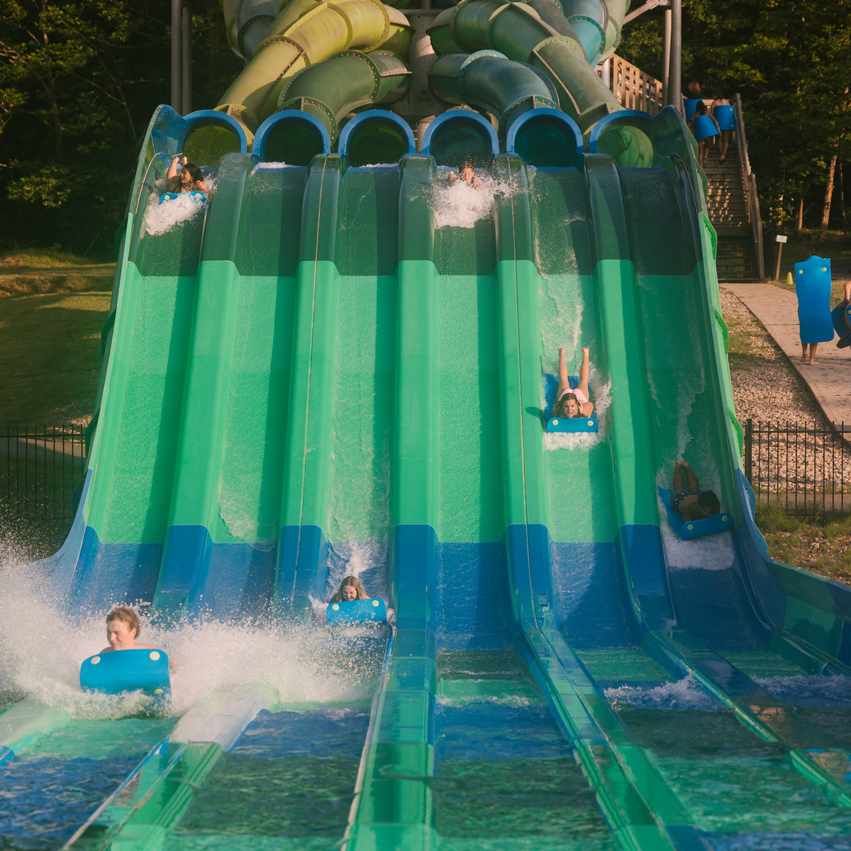 🚨 More Kraken = MORE FUN! 🚨
Add the Kraken Waterslide Lunch/Dinner Pass and ride the slide every mealtime! More awesome extras available too — log in and add now: muskokawoods.com/rates-and-date… #MuskokaWoods #SummerCamp #Waterslide