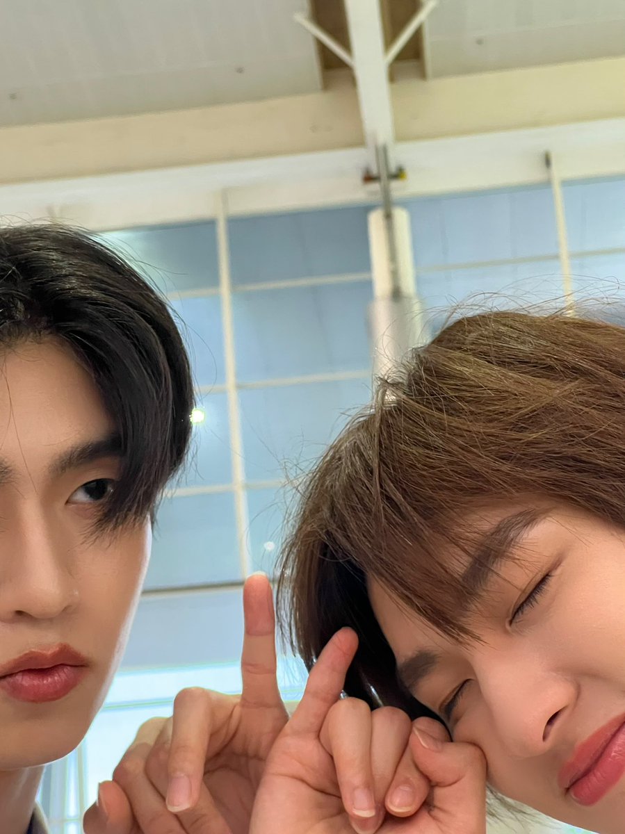 ได้เวลาเปิดเผยโฉมหน้าสายลับที่เพิ่งทำงานลับเสร็จไป 🕵️‍♂️ พี่ ๆ แม่ ๆ รอชมนะคับ ขอไม่สปอยนะคะมันจะไอ่นั้นน 🤭🤌 แต่มีงานลับนอกบ้านอีกชิ้นที่จะได้ดูเร็ว ๆ นี้ด้วย อะไรใหม่ ๆ นี่อยากดูมากกกก อดใจไว้ เร็ว ๆ นี้~~~

#thomaskong #โทมัสก้อง