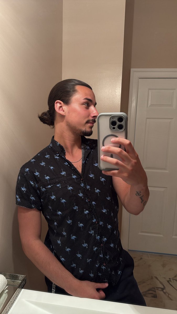 Introducing… the man bun???! I’ve never had my hair this long 🙈 
#gay #hairy #ifbsw