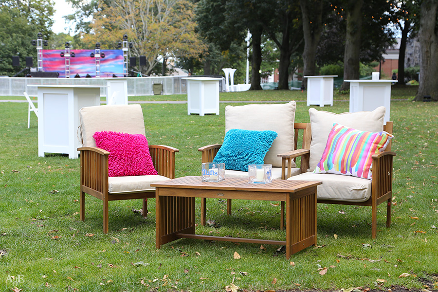 ArtoftheEvent's tweet photo. Enhance outdoor gatherings with our premium teak lounge furniture—a must-have for summer events! This versatile seating, paired with vibrant pillows, offers stylish comfort for retreats, garden parties, and wedding cocktail hours. #TeakFurniture #OutdoorEvents #SummerCelebrations https://t.co/cBoF8gw7GP