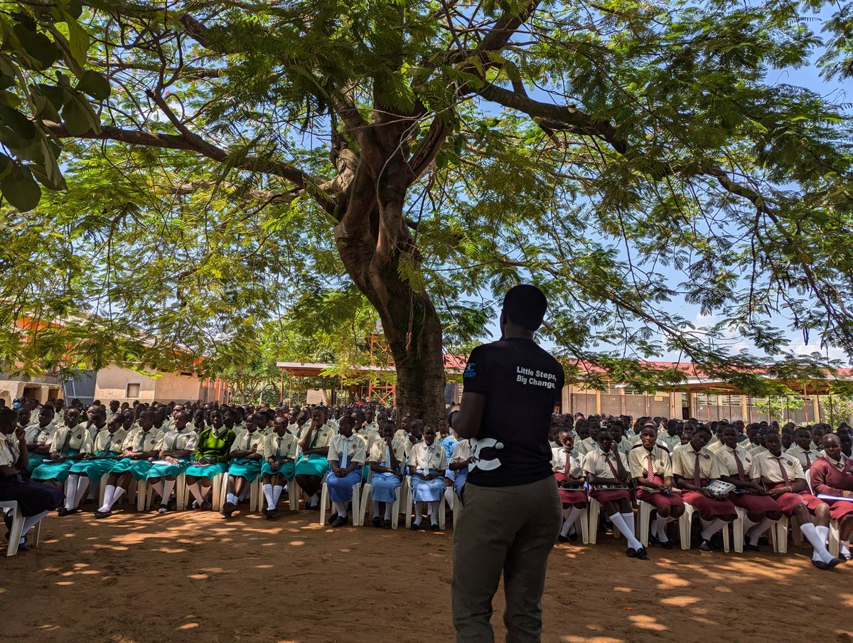 We had the absolute pleasure of educating the teachers and the young ladies at Madera Girls Secondary School where we educated them about childhood cancer, and encouraged them to get vaccinated with HPV

#Cancer #ChildhoodCancer #Health #Uganda