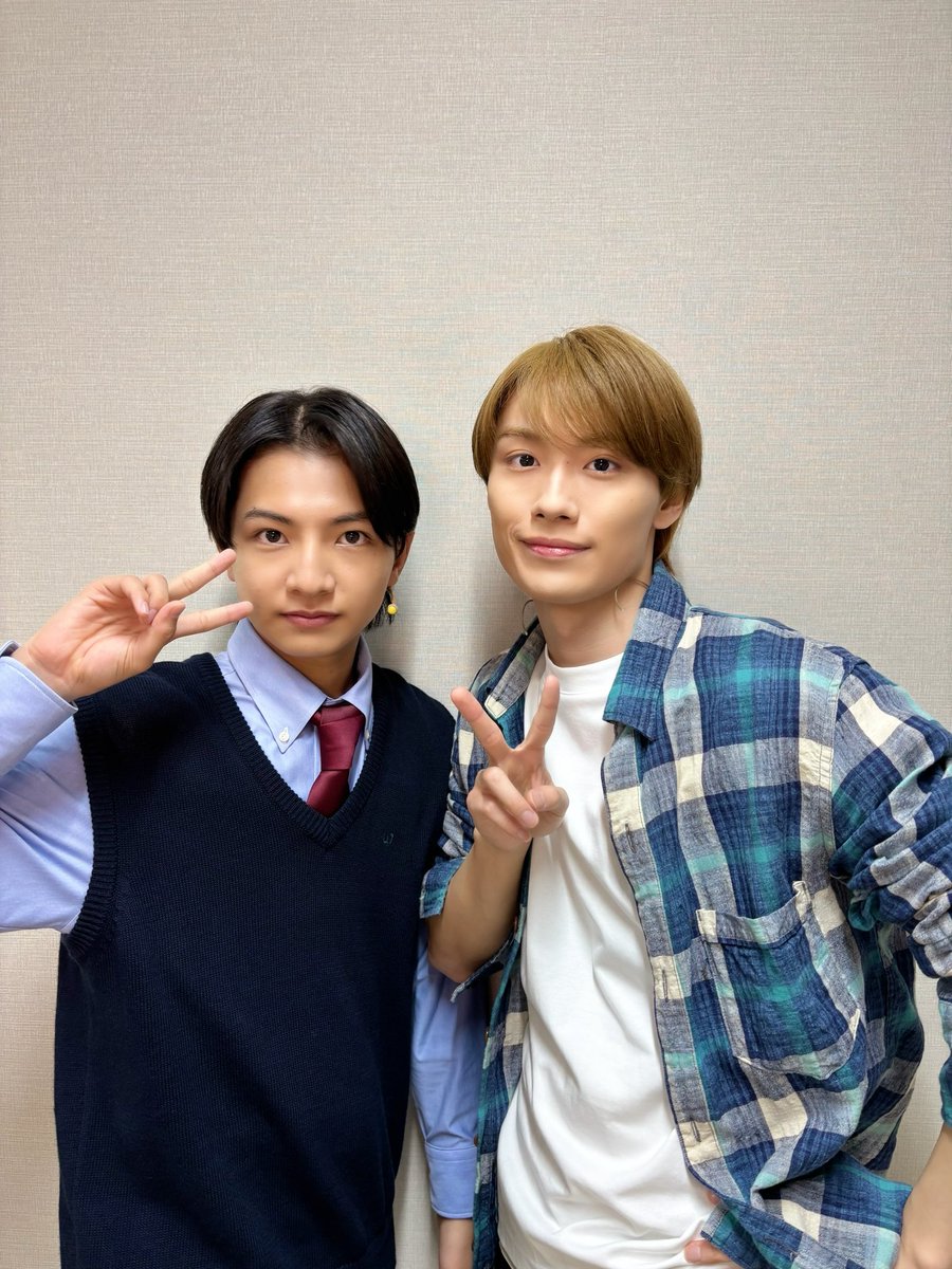 【 🎪Theater 】

#檜山光成 主演 #久保廉 出演 舞台💜❤️
『 揺れるはざまのトラベラーズ 』
が本日大阪にて初日を迎えました📚✨

不思議な場所で出会った日向と碧生の友情の行方は…⁉︎🤜🏻✨🤛🏻

最後までよろしくお願いします🌊⛴️✨

#少年忍者