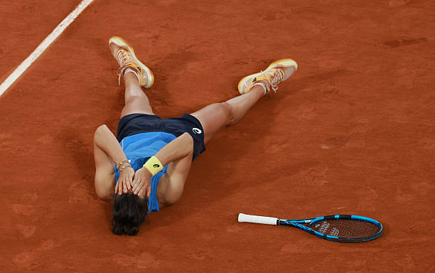 French wildcard Loïs Boisson had won just ONE MATCH on the main tour before this #RolandGarros. Now into the SF after beating 3 seeds: Mertens, Pegula, Andreeva

Her ranking will go from 361 to the 60s, which means #Wimbledon should be thinking wild card, as well

Didn't know she