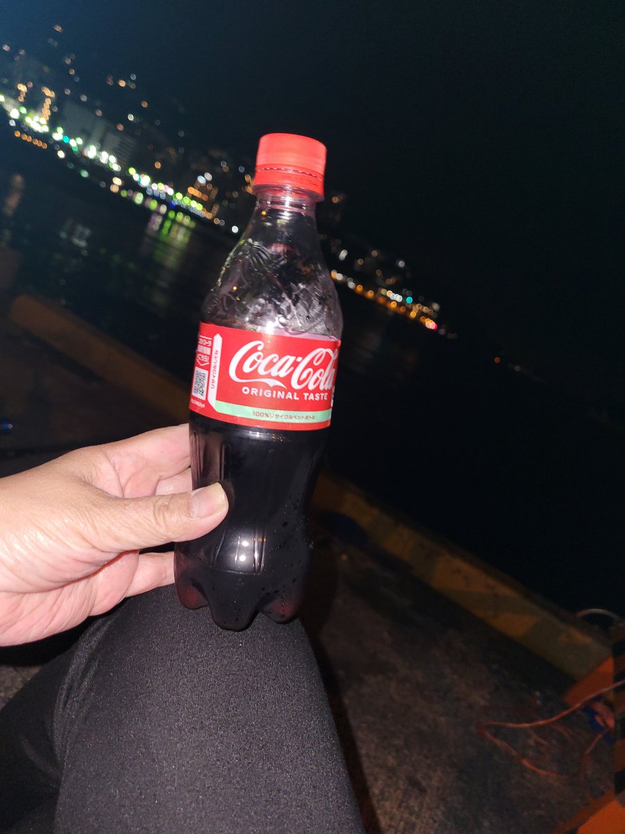 釣れたからご褒美に普段飲まないコーラを飲むとする🥤𓈒𓂂𓏸