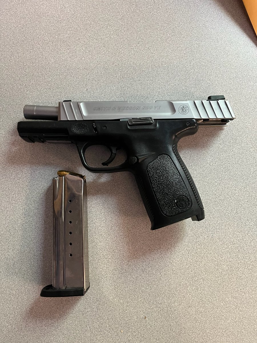PPDJosephBusa's tweet image. The EXCELLENT work continues by the 39th Districts Violent Crime Reduction Team P/O Kology, P/O Stasik, P/O Stout, P/O Gershwin, P/O Lee & P/O Rosinski. 3 more individuals in custody and 3 firearms recovered. @PPD39Dist