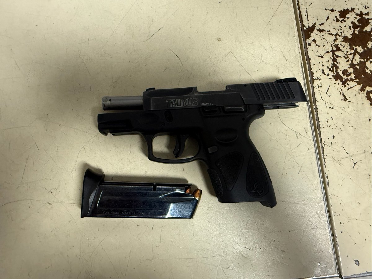 PPDJosephBusa's tweet image. The EXCELLENT work continues by the 39th Districts Violent Crime Reduction Team P/O Kology, P/O Stasik, P/O Stout, P/O Gershwin, P/O Lee & P/O Rosinski. 3 more individuals in custody and 3 firearms recovered. @PPD39Dist