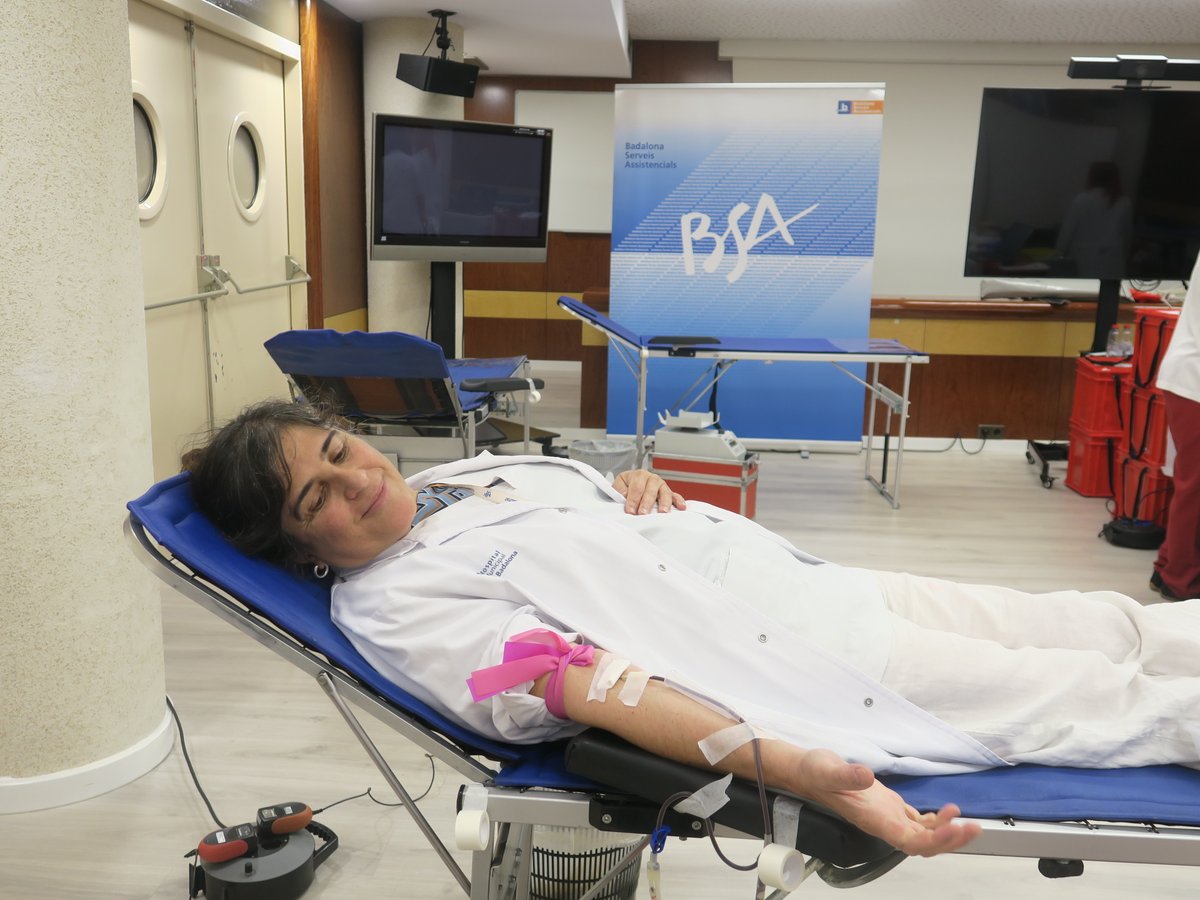 BSA (@bsabadalona) on Twitter photo 📢 Us animeu a venir aquesta tarda a <a href="/donarsang/">Banc de Sang</a> a l'#HospitalMunicipalBadalona? Hi serem fins a les 8 del vespre!
En aquesta ocasió, amb detall dolç de la gelateria Lillo Picó.
Us hi esperem!
#TotsFemBSA #donavida #Badalona 📢 Us animeu a venir aquesta tarda a <a href="/donarsang/">Banc de Sang</a> a l'#HospitalMunicipalBadalona? Hi serem fins a les 8 del vespre!
En aquesta ocasió, amb detall dolç de la gelateria Lillo Picó.
Us hi esperem!
#TotsFemBSA #donavida #Badalona
