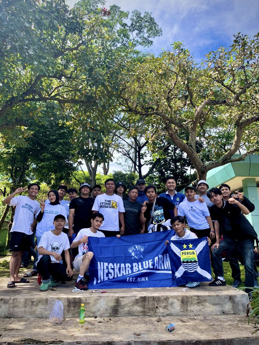 NeskarBlueArmy's tweet photo. Back2back Champions @persib ⭐️⭐️🏆⭐️⭐️

#neskarbluearmy #vikingneskar #vikingkarawang #vikingpersibclub #persibjuara #back2backchampions https://t.co/XpdmaHe40t