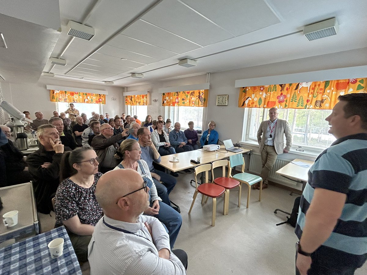 Keijo Heikkilä (@keijoheikkila) on Twitter photo Vt 4 Apukka-Vikajärvi tiesuunnitteluhankkeen vuorovaikutustilaisuus käynnissä Vikajärven koululla. Tupa on täynnä, vain pakolliset etupenkin paikat vapaana😊. <a href="/vaylafi/">Väylävirasto</a> <a href="/Lapin_ELY/">Lapin ELY-keskus</a> #rovaniemi @sitowise Vt 4 Apukka-Vikajärvi tiesuunnitteluhankkeen vuorovaikutustilaisuus käynnissä Vikajärven koululla. Tupa on täynnä, vain pakolliset etupenkin paikat vapaana😊. <a href="/vaylafi/">Väylävirasto</a> <a href="/Lapin_ELY/">Lapin ELY-keskus</a> #rovaniemi @sitowise