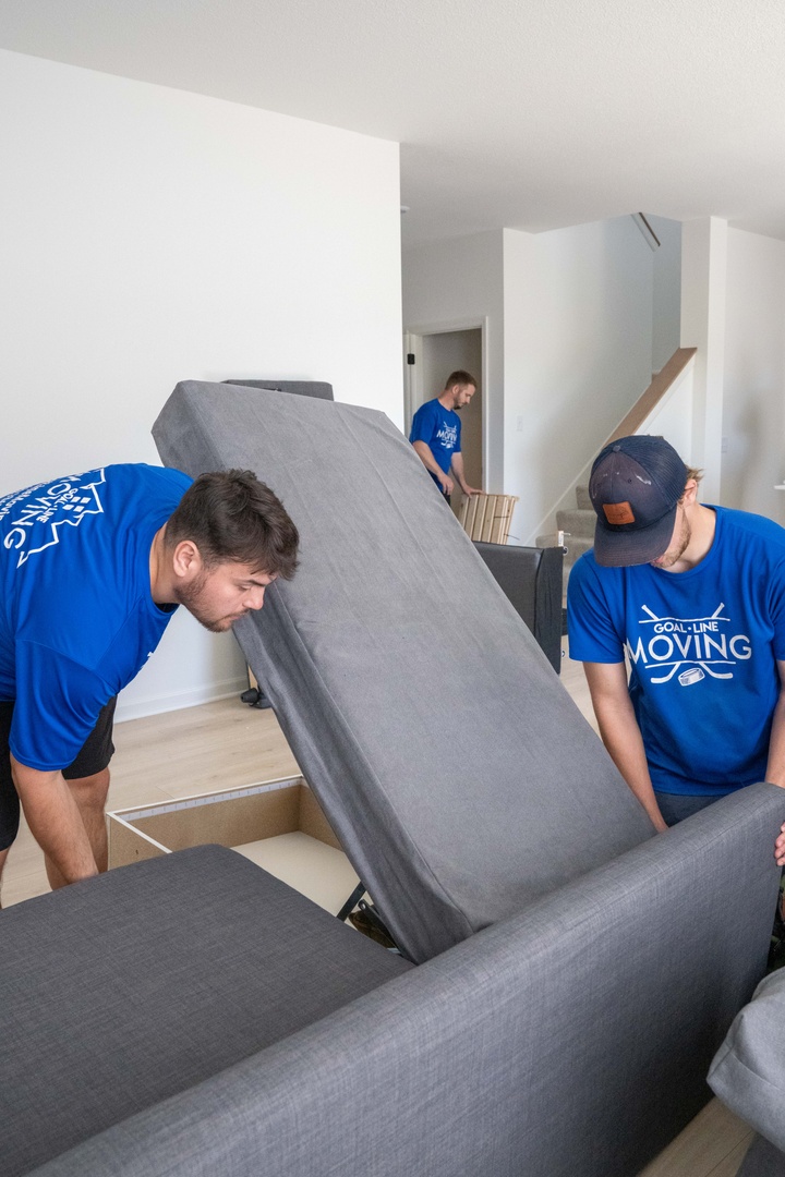 GoalLineMoving's tweet image. Disassembling or reassembling? No problem. We break it down and set it up—making move-in day easy for you.

#AssemblyService #MoveInDay #GoalLineMoving #StressFreeMoving #MinnesotaMovers