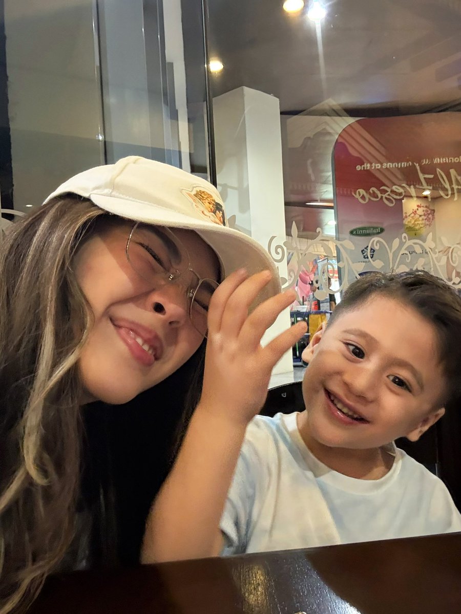 superjanella's tweet photo. the offspring and his new haircut ¨̮ https://t.co/Icb27ju5G9