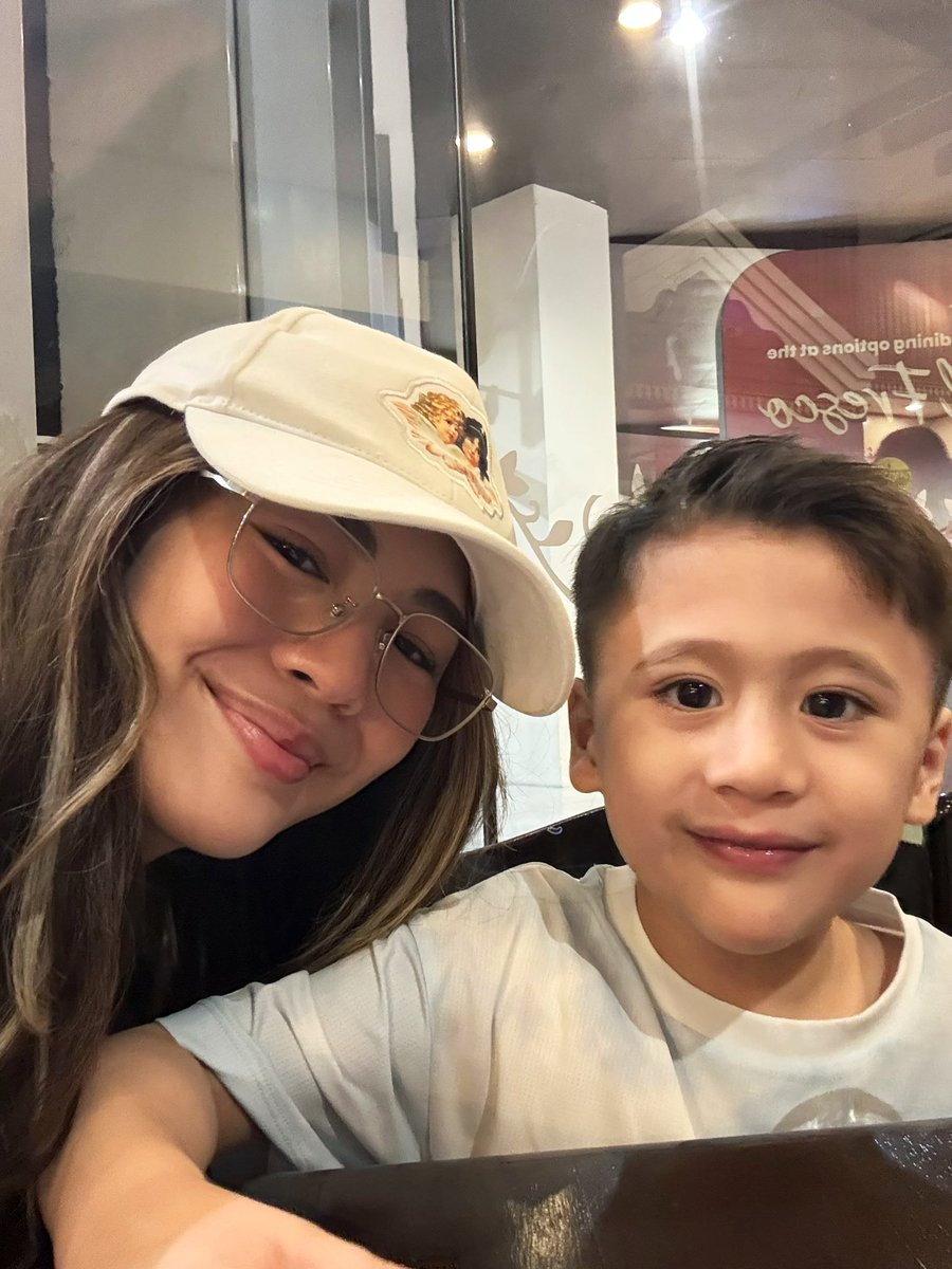 superjanella's tweet photo. the offspring and his new haircut ¨̮ https://t.co/Icb27ju5G9