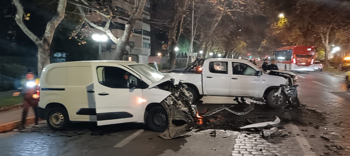 Cuerpo de Bomberos de Santiago tweet media