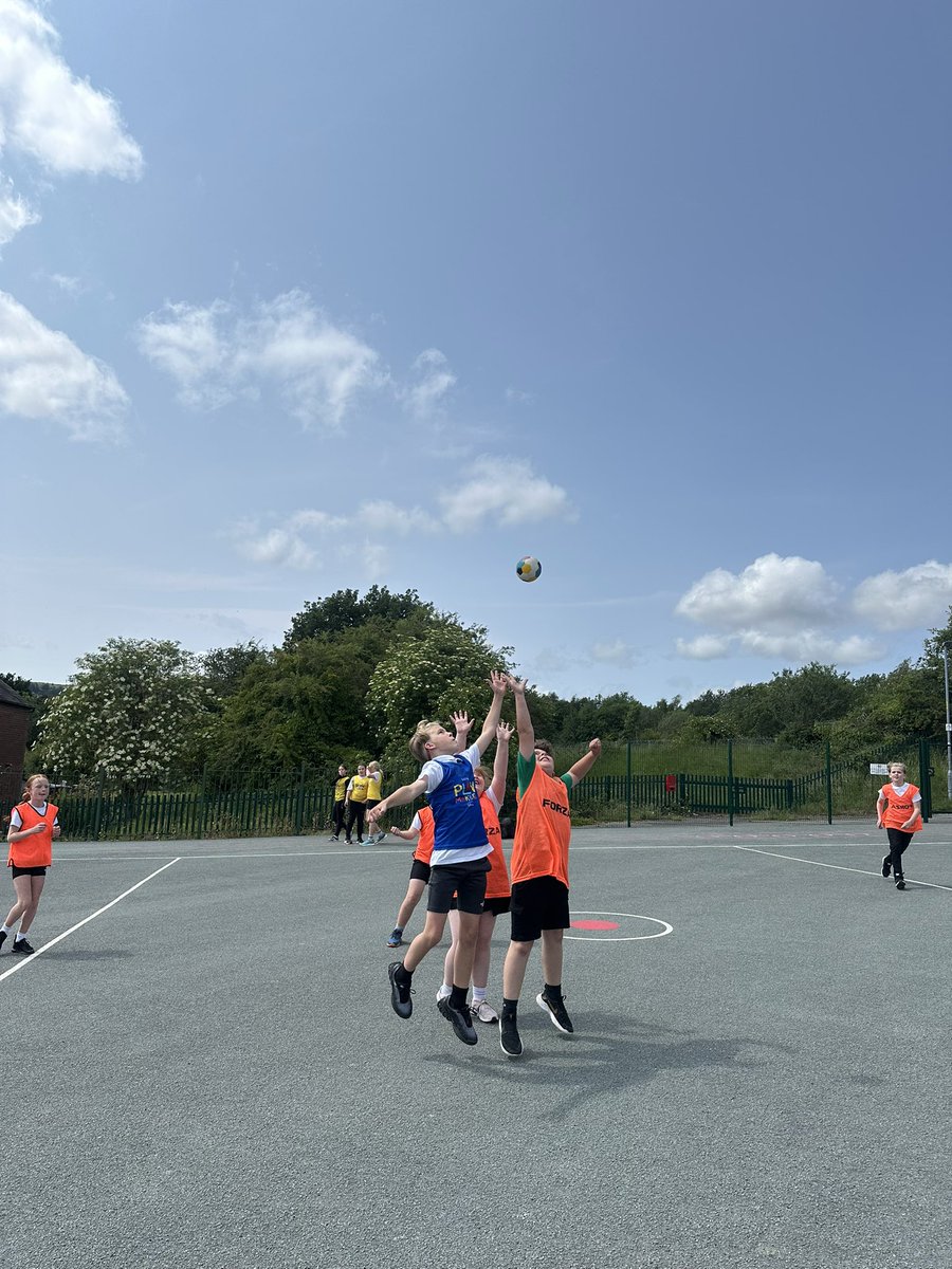 Cefn Community Council (@cefncouncil) on Twitter photo 🌟 #StayOnSide Week 4 at <a href="/YsgolAcrefair/">Ysgol Acrefair</a> !
Year 5 discussed respect & responsibility with <a href="/AndrewRuscoe/">Andrew Ruscoe ⚽️</a> Ruscoe, exploring anti-social behaviour consequences. Then, they showed teamwork in a lively handball game! 🏐
💙
#PositiveChoices #YouthLeadership #CefnCommunityCouncil 🌟 #StayOnSide Week 4 at <a href="/YsgolAcrefair/">Ysgol Acrefair</a> !
Year 5 discussed respect & responsibility with <a href="/AndrewRuscoe/">Andrew Ruscoe ⚽️</a> Ruscoe, exploring anti-social behaviour consequences. Then, they showed teamwork in a lively handball game! 🏐
💙
#PositiveChoices #YouthLeadership #CefnCommunityCouncil