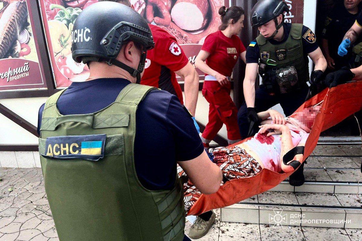 Russian forces struck a grocery store where ordinary people were shopping, injuring four civilians in Nikopol, Ukraine.

A 40-year-old man and woman are now hospitalized in serious condition, plus two other residents are receiving medical care. 

Russia deliberately targets