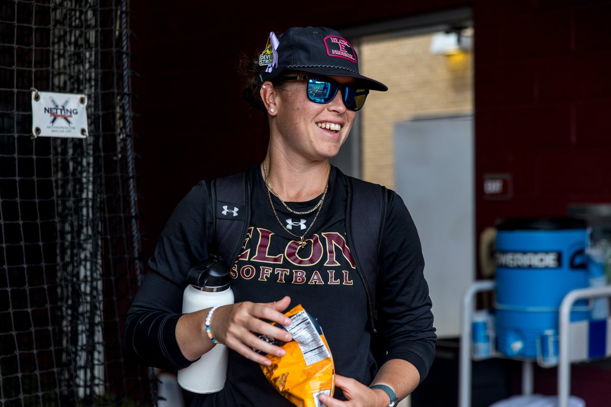 Wishing a fantastic belated birthday to our assistant coach, Sophia Devesa!  🎉🎂

Hope you had a great day! 

#EUSB 🥎