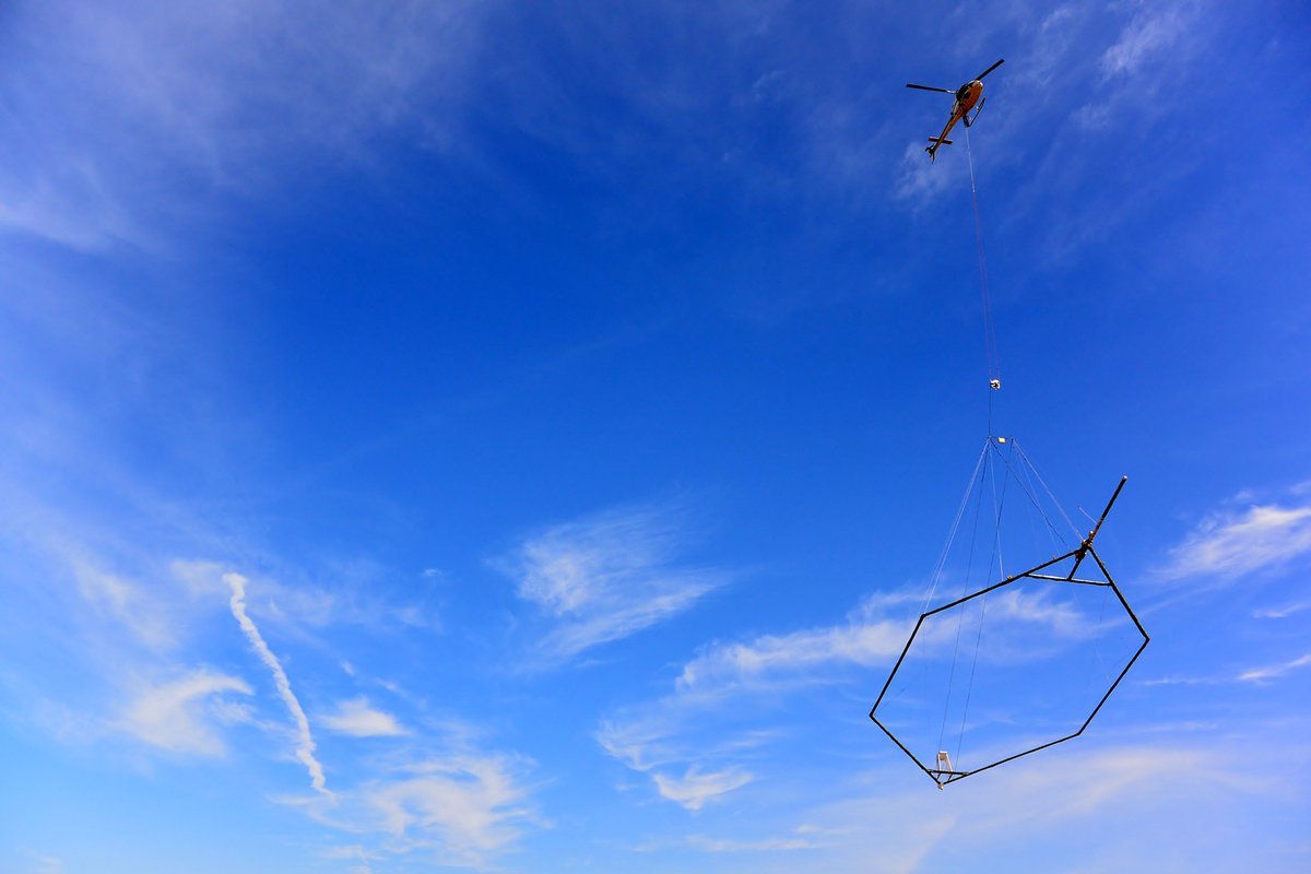 🚁 Helikopter levert 3D-beelden van zoet en zout water in Friese ondergrond. Belangrijk voor ons, maar ook voor drinkwaterbedrijven, agrariërs en natuurbeheerders. Lees meer hierover op onze website. 🔗 wetterskipfryslan.nl/actueel/heliko…