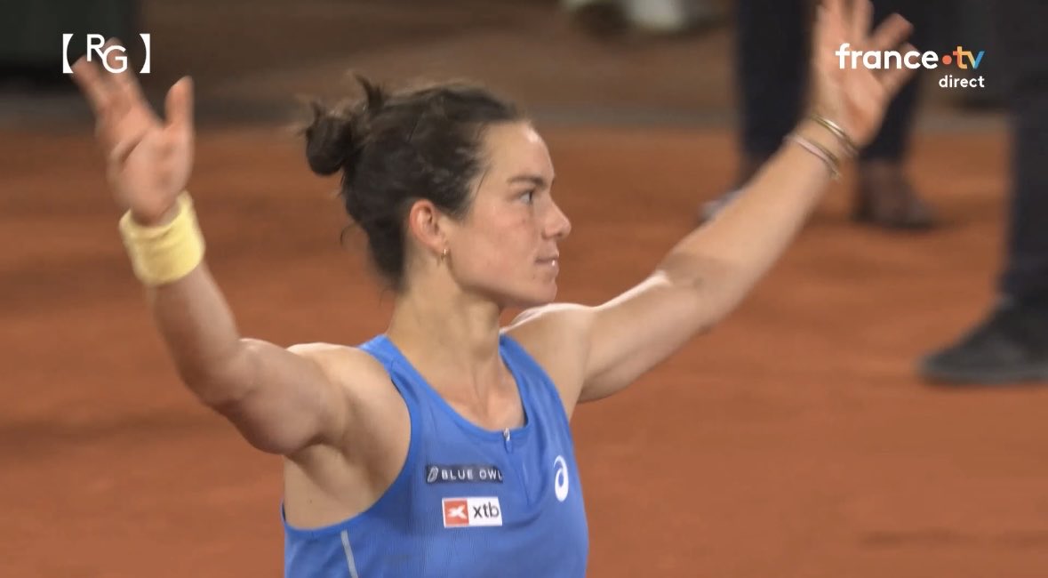 Bichot Emmanuel (@emmanuelbichot) on Twitter photo Bravo à la Dijonnaise <a href="/LoisBoisson/">Boisson Lois</a>, révélation de ce tournoi qui accède magistralement en demi-finale de Rolland-Garros. Avec vous jusqu’à la victoire Loïs ! 🇫🇷 Bravo à la Dijonnaise <a href="/LoisBoisson/">Boisson Lois</a>, révélation de ce tournoi qui accède magistralement en demi-finale de Rolland-Garros. Avec vous jusqu’à la victoire Loïs ! 🇫🇷