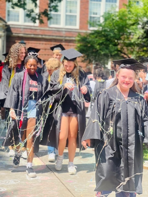 AbbeyJBolton's tweet image. 🎓 Full circle moment! Our high school graduates returned to their elementary roots for a heartfelt Clap Out 👏✨ So proud to celebrate their journey from little learners to young adults! 💙 #GraduateClapOut #OnceADragonAlwaysADragon #DaveyDragonsAlumni @KentSchools