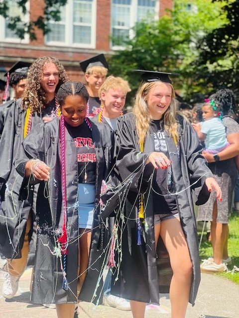 AbbeyJBolton's tweet image. 🎓 Full circle moment! Our high school graduates returned to their elementary roots for a heartfelt Clap Out 👏✨ So proud to celebrate their journey from little learners to young adults! 💙 #GraduateClapOut #OnceADragonAlwaysADragon #DaveyDragonsAlumni @KentSchools