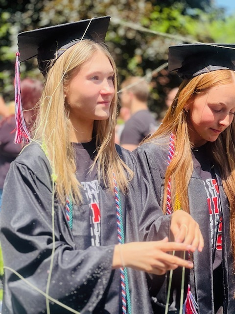 AbbeyJBolton's tweet image. 🎓 Full circle moment! Our high school graduates returned to their elementary roots for a heartfelt Clap Out 👏✨ So proud to celebrate their journey from little learners to young adults! 💙 #GraduateClapOut #OnceADragonAlwaysADragon #DaveyDragonsAlumni @KentSchools
