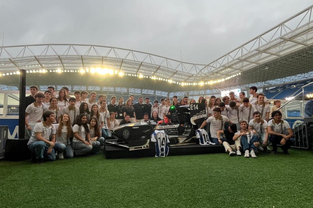 CIDETEC_'s tweet image. 🏎️🏁#CidetecEnergyStorage participó en la presentación del nuevo coche de @TecnuneRacing.

En CIDETEC estamos orgullosos de ser patrocinadores de esta escudería que combina talento, innovación y pasión por la ingeniería.

💪ZORTE ON ETA AUPA TXIKI!

 #GreenFuture #CIDETEC