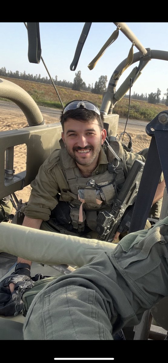 avshazs's tweet image. עתרתי לבג"ץ עם @aviadho ו-@OrSzneiberg נגד הגדרת "ריכוז והנעת אוכלוסייה" כמטרה במבצע בעזה. זה יכול להיות אמצעי, לא מטרה. כלוחם וחובש עם 270 ימי מילואים - אני דורש מלחמה שנאמנה לרוח צה"ל ולא מתחנפת לכהניזם.

להרחבה בתגובה הראשונה