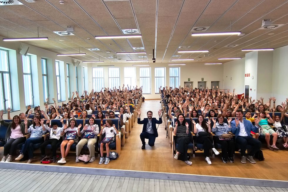 Recerca en Acció (@recercaenaccio) on Twitter photo 🎉 Enhorabona als vídeos guanyadors de la 15a edició del concurs #Experimenta2025!
Més de 180 alumnes i docents van omplir l’<a href="/EEBE_UPC/">EEBE</a> per celebrar la ciència en català i la creativitat.
Seguiu experimentant, us esperem a la propera edició! 
👉tuit.cat/z5h3m 🎉 Enhorabona als vídeos guanyadors de la 15a edició del concurs #Experimenta2025!
Més de 180 alumnes i docents van omplir l’<a href="/EEBE_UPC/">EEBE</a> per celebrar la ciència en català i la creativitat.
Seguiu experimentant, us esperem a la propera edició! 
👉tuit.cat/z5h3m