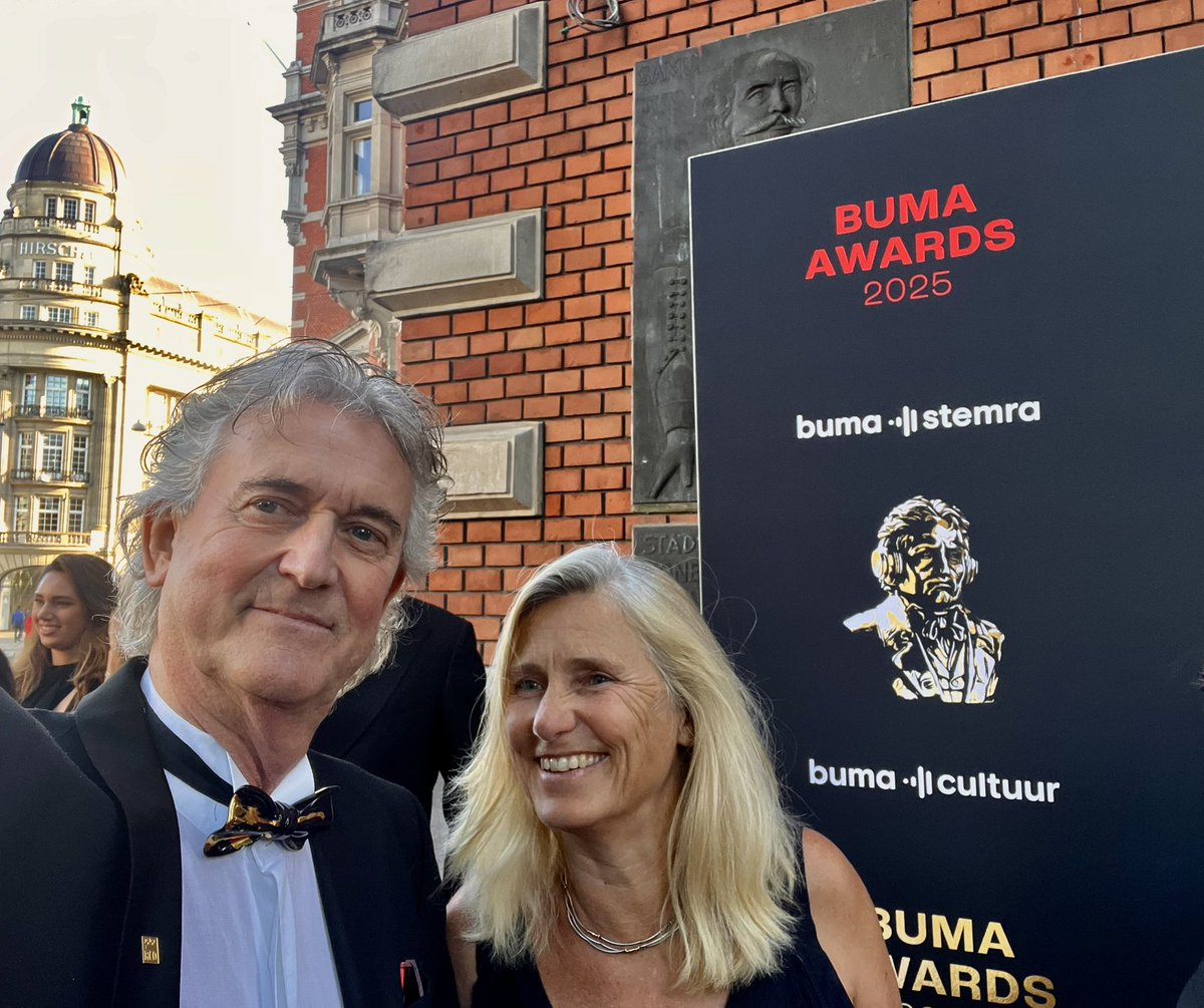 Great night @ the BUMA Awards Gala in Amsterdam. Ran into DOUWE BOB, amazing artist, who I also saw in New York @ The Netherlands Club 👍🥇🎼🎉🎺🇺🇸🎵