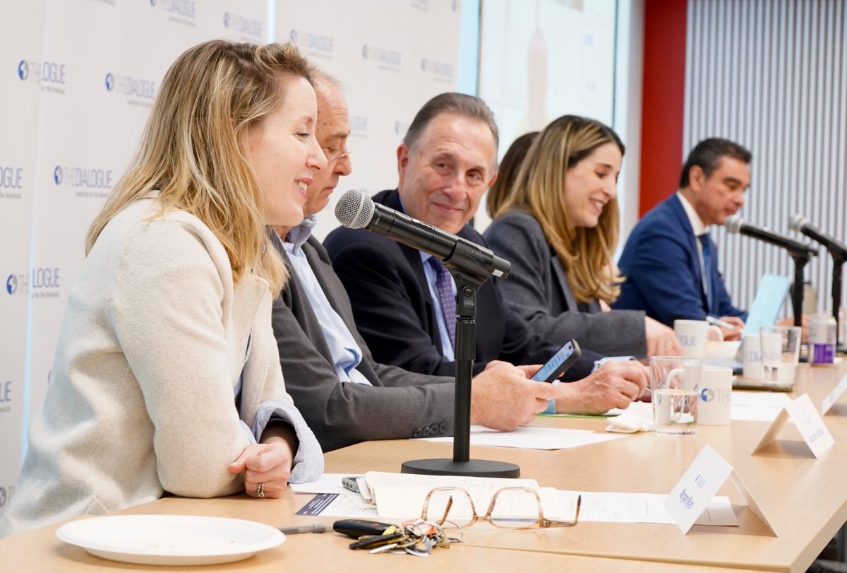 MexicoProgram's tweet image. 🔵Yesterday marked the inaugural meeting of the @The_Dialogue's Mexico Program Advisory Council, with members convening in #WashingtonDC and online from across #NorthAmerica
🇲🇽🇺🇸A new step in building a vision for the future of #USMexicoRelations in policy, industry, and more