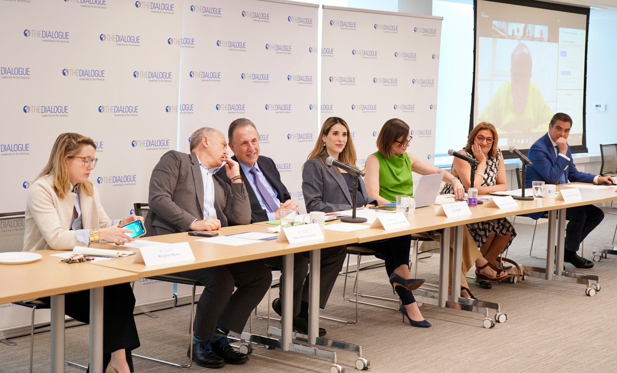 MexicoProgram's tweet image. 🔵Yesterday marked the inaugural meeting of the @The_Dialogue's Mexico Program Advisory Council, with members convening in #WashingtonDC and online from across #NorthAmerica
🇲🇽🇺🇸A new step in building a vision for the future of #USMexicoRelations in policy, industry, and more