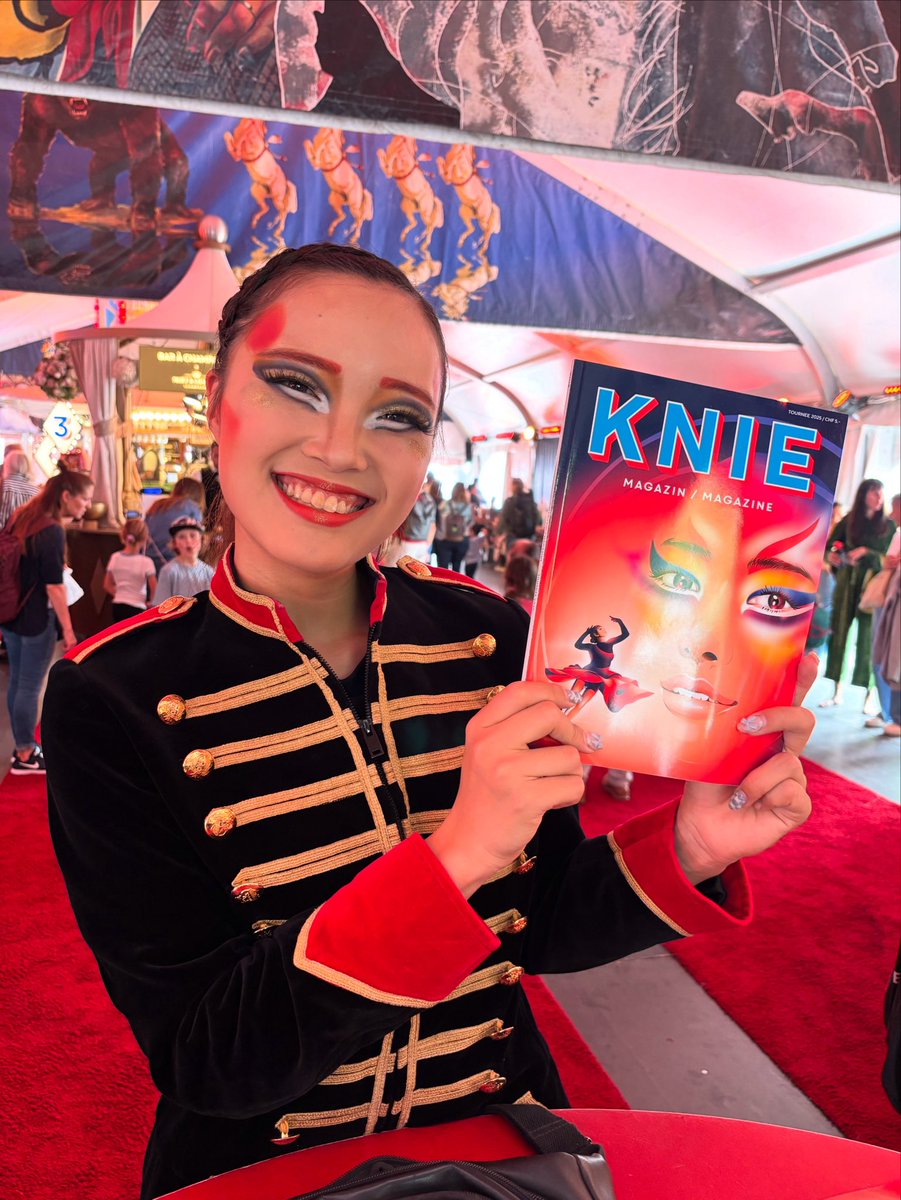 Sky* Ronald Stocker – Born in Ocean Falls B.C. (@rstocker_sky) on Twitter photo ⭐️⭐️⭐️⭐️⭐️ Circus Knie bis 9. Juni 2025 in Zürich. Zusammen mit Sohn <a href="/Timothy_INT/">INT</a> & Schwiegertochter #Nui bin ich am 6. Juni 2025 an der Abendvorstellung,
🎪
Die empathische KNIE Magazin Artistin+Verkäuferin ist zudem das Model des KNIE Hauptplakates.
✨
Herzlichst, <a href="/rstocker_sky/">Sky* Ronald Stocker – Born in Ocean Falls B.C.</a> ⭐️⭐️⭐️⭐️⭐️ Circus Knie bis 9. Juni 2025 in Zürich. Zusammen mit Sohn <a href="/Timothy_INT/">INT</a> & Schwiegertochter #Nui bin ich am 6. Juni 2025 an der Abendvorstellung,
🎪
Die empathische KNIE Magazin Artistin+Verkäuferin ist zudem das Model des KNIE Hauptplakates.
✨
Herzlichst, <a href="/rstocker_sky/">Sky* Ronald Stocker – Born in Ocean Falls B.C.</a>