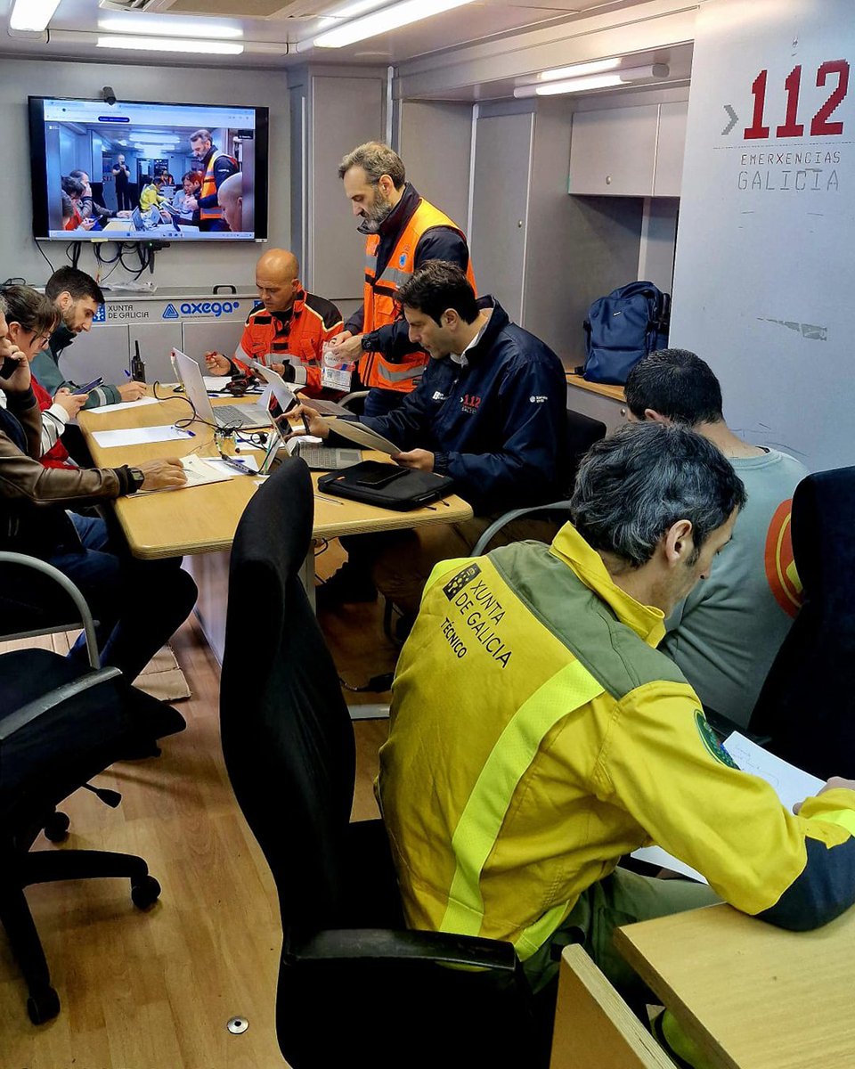 Hoxe en Riotorto realizouse un simulacro de incendio forestal nivel 2 dentro do #PEIFOGA.

▶ O obxectivo principal é avaliar a resposta coordinada dos corpos e servicios que interveñen nesta situación.

▶ O #GALI da Axencia Galega de Emerxencias (Axega) participou no operativo.